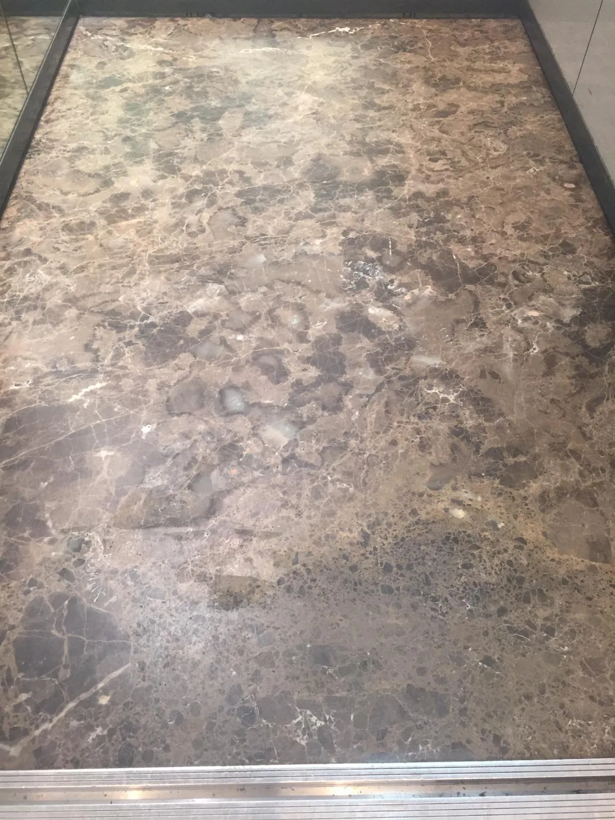 Terra de granit desgastat abans de polir